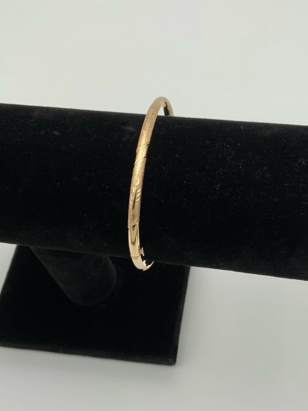 14K Gold Women’s Engraved Bangle Bracelet